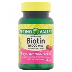 Biotina de 10,000 en tabletas de la marca Spring Valley, version en fast-dissolve, con sabor a fresa.